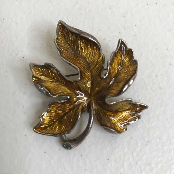 Vintage Pair Leaf Pins Brooches Golden Fall Bronze Autumn - Picture 4 of 8